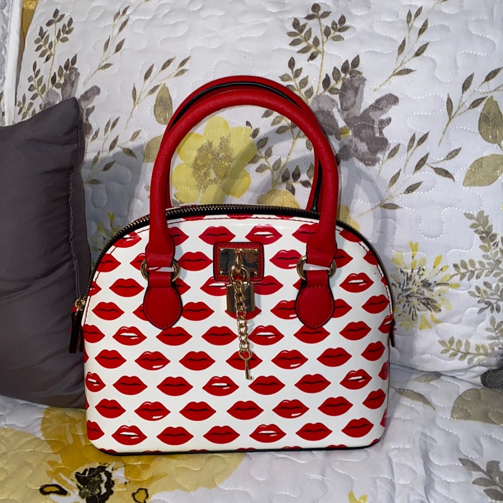 Aldo mini bag! Attachable shoulder strap to make it a crossbody! Used once!
